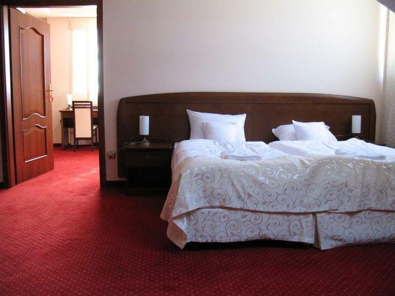 Hotel Rytwiany Ngoại thất bức ảnh